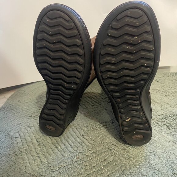 UGG Hartley Winter brown suede tall Boot wedge heel zip side Size 8 - Picture 3 of 11